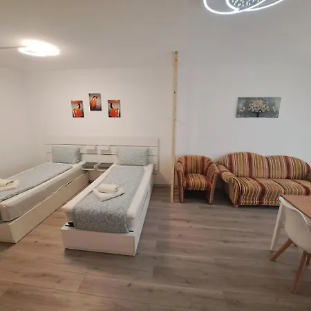 With Balcony In מולהיים אן דר רור